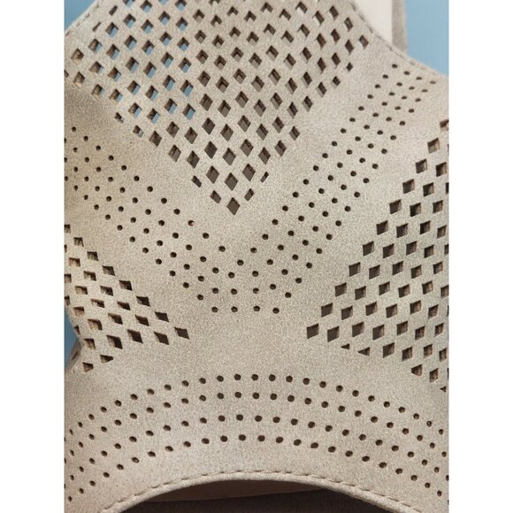 Indigo Rd. Light Brown Nude 3.5" Heels Size 10M Block Heel Eyelets Buckle Strap - Picture 3 of 11